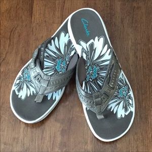 Clarks Flip Flops